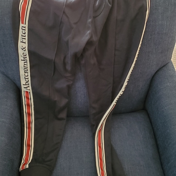 Abercrombie track suit - Picture 4 of 4